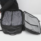 Démonstration compression sous vide sac Voyageur Alpha 55L Olyneia — gain de volume 30% en quelques secondes